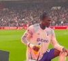 🎥 "Moi aussi je t'aime" : quand Amadou Onana répond à un supporter qui l'a insulté et fait rire le public