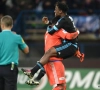 Michy Batshuayi félicite Steve Mandanda
