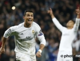Une équipe féminine en mode 'pose Ronaldo' dans les vestiaires