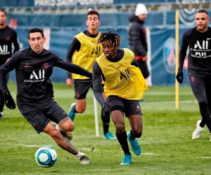 Angel Di Maria en duel à l'entraînement du PSG avec le jeune international espoir belge Richard Makutungu.