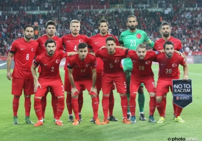HILARANT! Un fan turc pète littéralement un cable devant le match Turquie-Croatie (vidéo)
