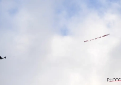 🎥 Une banderole "White Lives Matter" survole le stade pendant Burnley - Manchester City