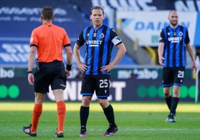 "Une rouge pour la faute de Cullen? Rouge très foncée plutôt"