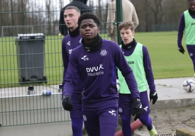 🎥 Le lob astucieux de Lokesa (et la relance manquée d'Epolo) dans le Clasico U23