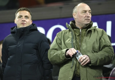 La révolte gronde : Wouter Vanenhaute pris à partie par les supporters anderlechtois à sa sortie du stade