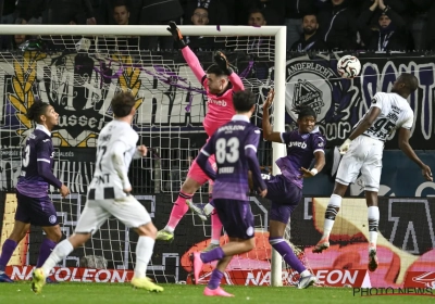 Coosemans se met au niveau de ses coéquipiers : Anderlecht logiquement battu à Charleroi