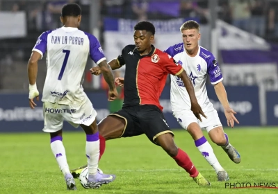 🎥 Quand un joueur du RFC Seraing remonte sur la pelouse avec... le mauvais maillot