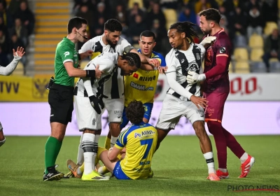 🎥 Saint-Trond - Charleroi conditionné par une énorme erreur d'arbitrage ? "L'arbitre fait de la compensation"