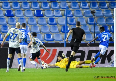 🎥 Mais quelle erreur ! Le gardien de Genk a relancé le Dinamo Zagreb