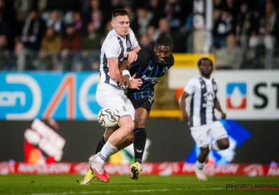 Un penalty et une rouge en dix minutes : Charleroi se saborde et craque à la dernière seconde