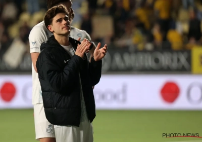 🎥 "On continue sur cette série" : le joueur du mois de mars en Jupiler Pro League a reçu son prix