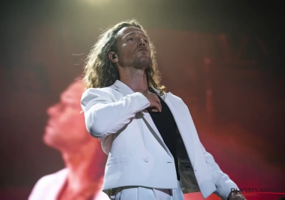 En concert en Belgique pendant le match des Diables, Julien Doré a trouvé une solution géniale !