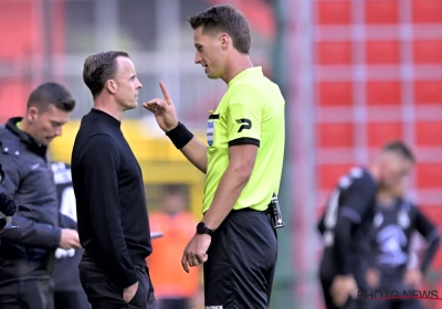 "J'espère que c'est juste de l'incompétence" : Philippe Albert hallucine du penalty refusé au Standard