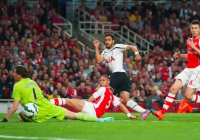 Chadli marque et partage à Arsenal