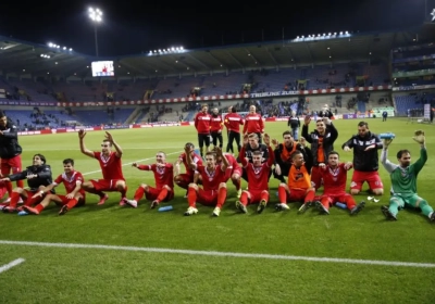 Staff et joueurs hurlus en fête dans le vestiaire du Racing Genk (VIDÉO)