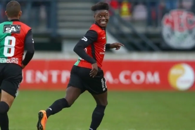 Limbombe se fait remarquer avec NEC