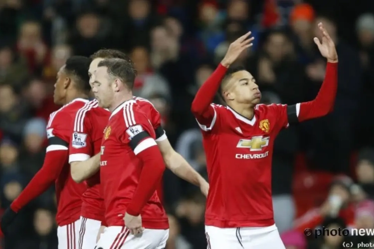 Vardy explose Mignolet, Fellaini cartonne à domicile