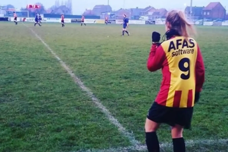 Les débuts de Charlotte Crauwels avec l'équipe A de Malines