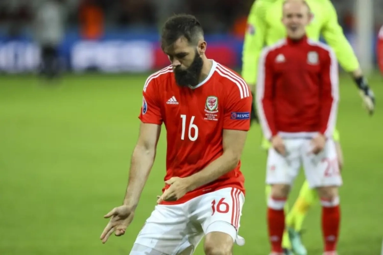 Ledley fait le show dans le vestiaire gallois (VIDEO)