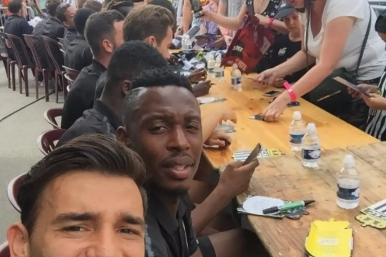 Bain de foule pour le fan day carolo