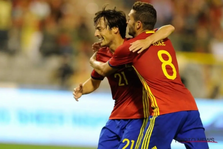 Officiel: David Silva imite Piqué 