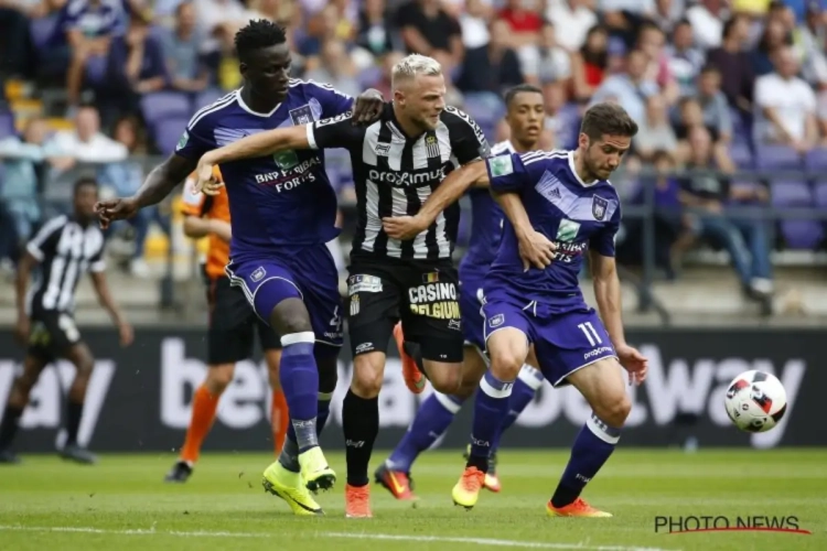 Charleroi - Anderlecht, balle au centre