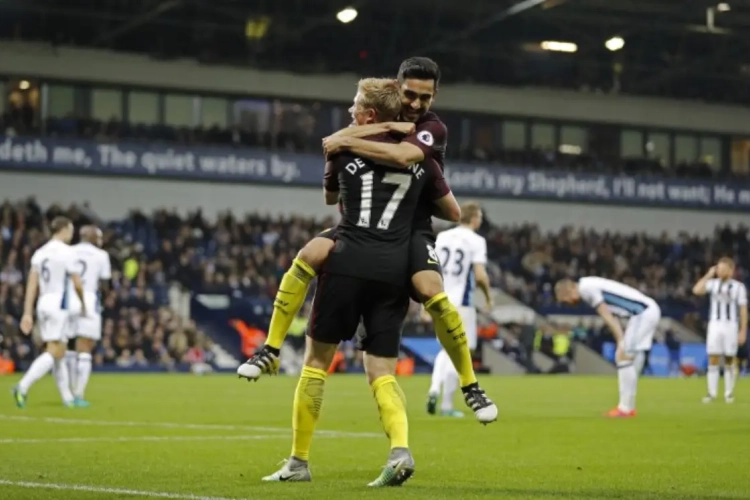 De Bruyne en "quarterback" à City aussi? "Le coach m'en a parlé"