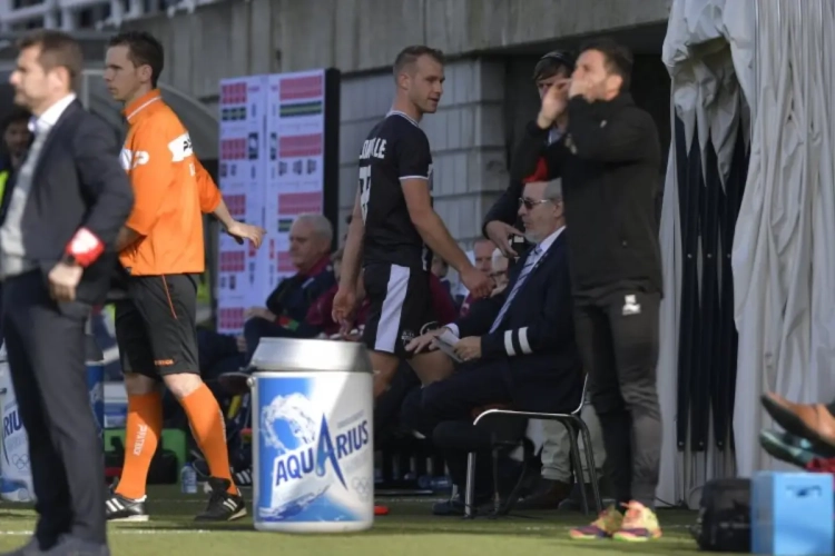 Blondelle évoque sa carte rouge : "Les joueurs de Zulte sont venus près de l'arbitre"