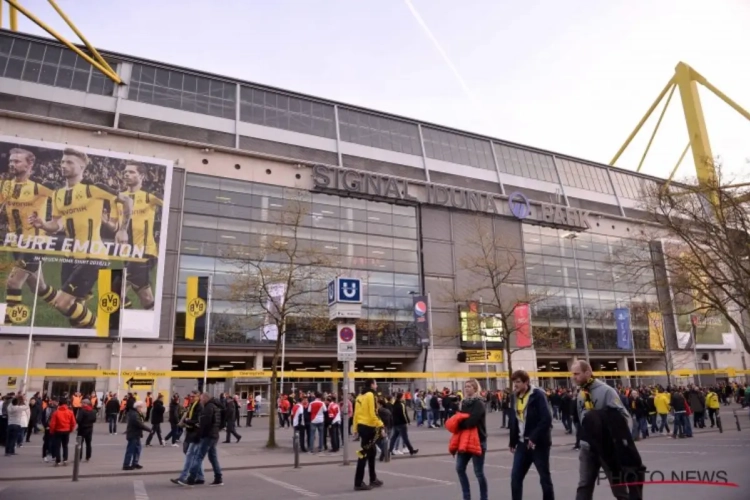Vidéo: Les supporters de Monaco affichent leur soutien au Borussia Dortmund