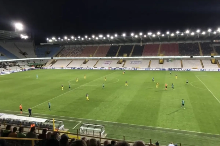 Pour énerver les Brugeois, les fans du Cercle ont "cassé" et repeint leurs sièges