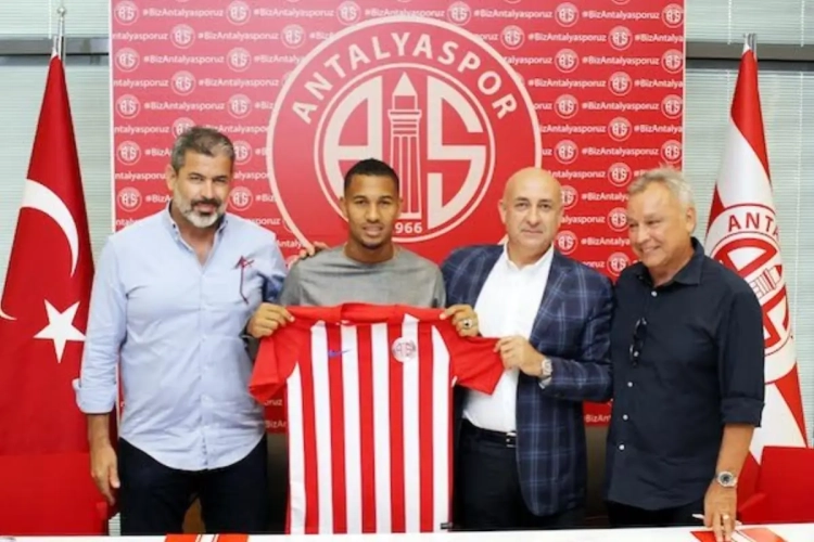 William Vainqueur parti pour rester à Antalyaspor