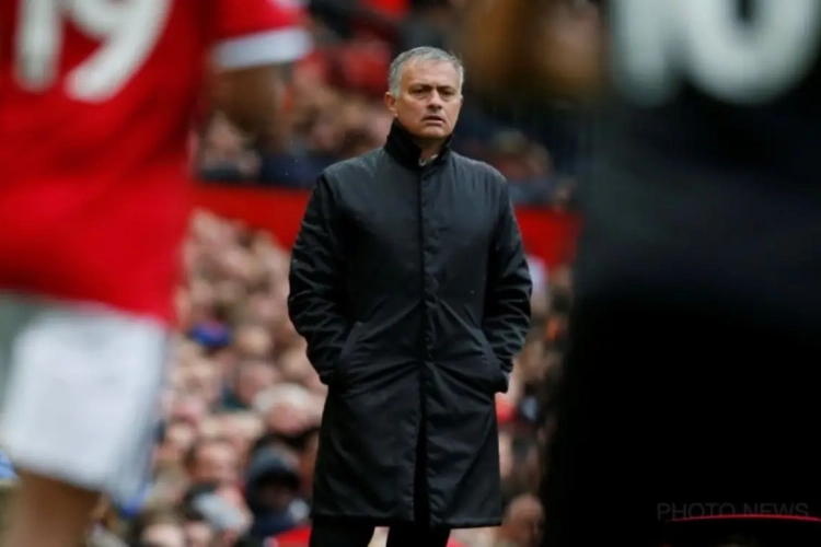 Mourinho se fait tacler : "Guardiola serait champion avec l'effectif de Man U"