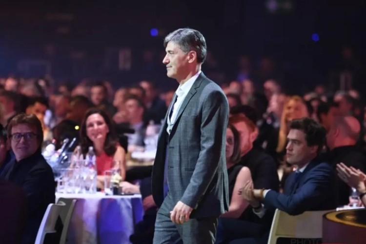 Felice Mazzù offre un joli cadeau de Noël à la famille du journaliste décédé Jean Derycke