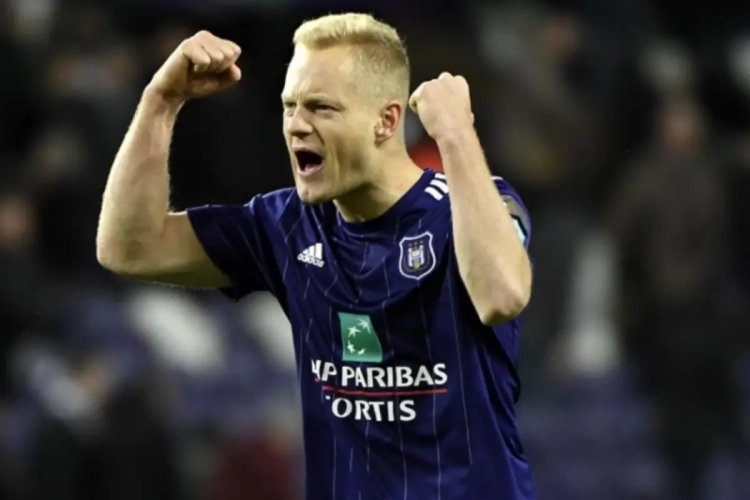 Game over ?  Olivier Deschacht doit rester à la maison