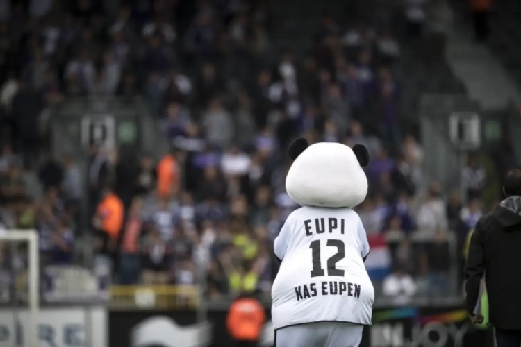 ? Quand Eupi, le Panda, se rend à l'église pour prier pour le destin d'Eupen