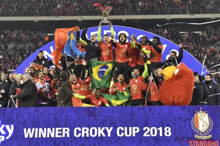 ? Bruno Venanzi et la Coupe ont mis l'ambiance dans le vestiaire du Standard!