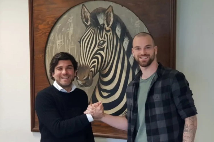 "Une carrière à la Brogno ou Defays? Je suis bien à Charleroi"