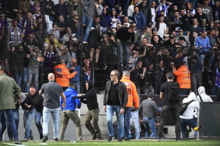Les fans du Beerschot ont causé des milliers d'euros de dégâts dans leur tribune au Bosuil