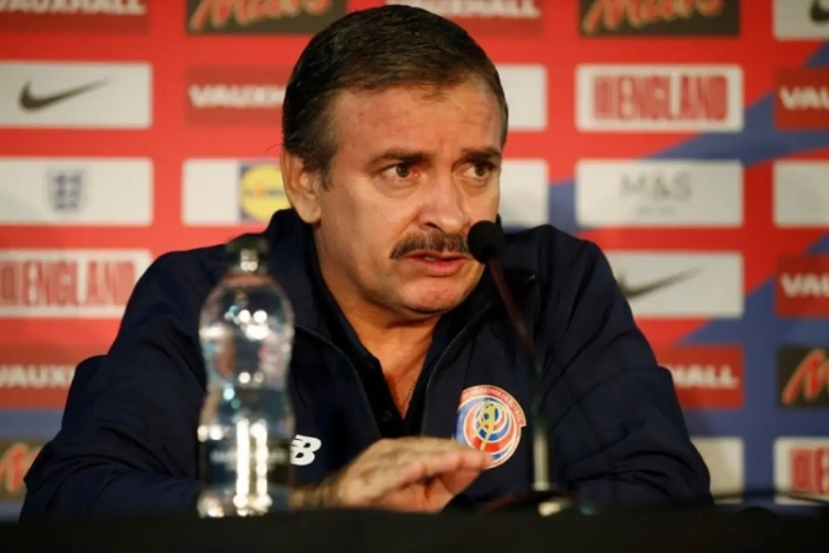 Plutôt les Diables ou l'Angleterre? La réponse du sélectionneur du Costa Rica