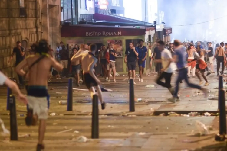 La fête après le sacre des Bleus au Mondial a dégénéré en France 
