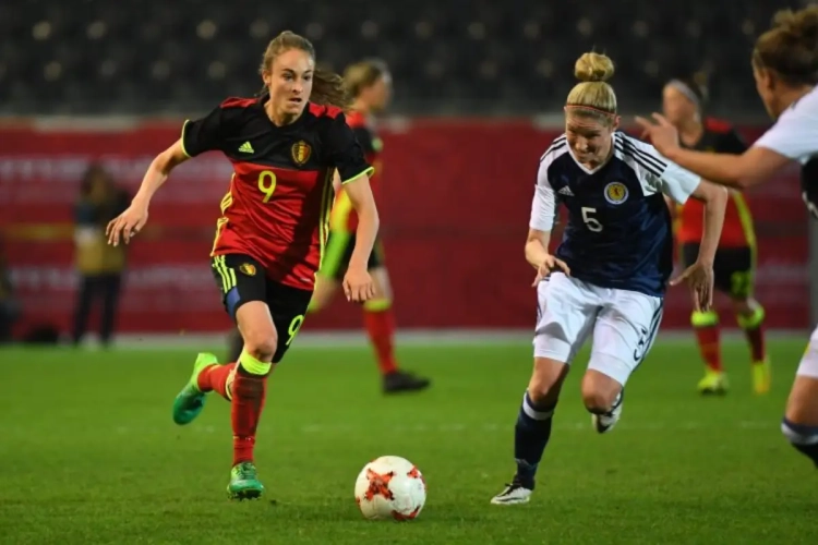 Une future adversaire d'Anderlecht plaide la cause du foot féminin: "On mérite d'être payées"