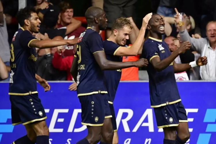 Eupen se donne de l'air, Mouscron s'enfonce