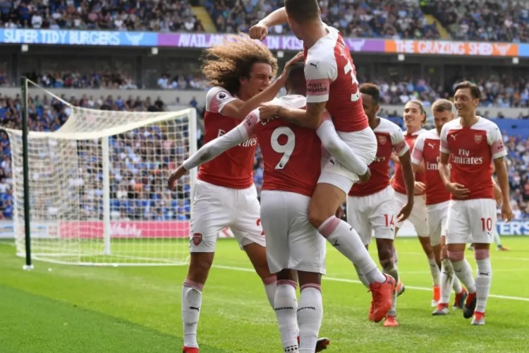 Un supporter de Blackpool a protesté et retardé Arsenal de façon originale