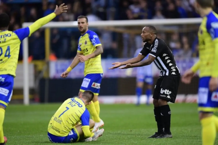 Le carton rouge ne fait pas tout : Charleroi a du travail 