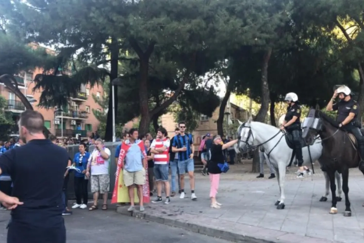 ? La police espagnole a fait attendre les supporters brugeois