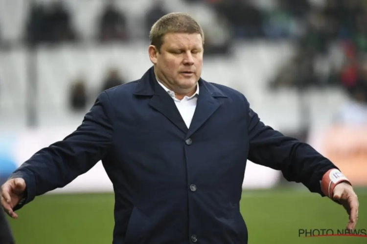 Anderlecht offre encore des cadeaux et sombre au Cercle