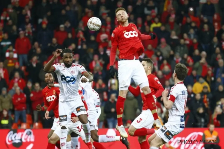 Le VAR fait débat: "Des décisions différentes à Bruges et au Standard, pour la même phase"