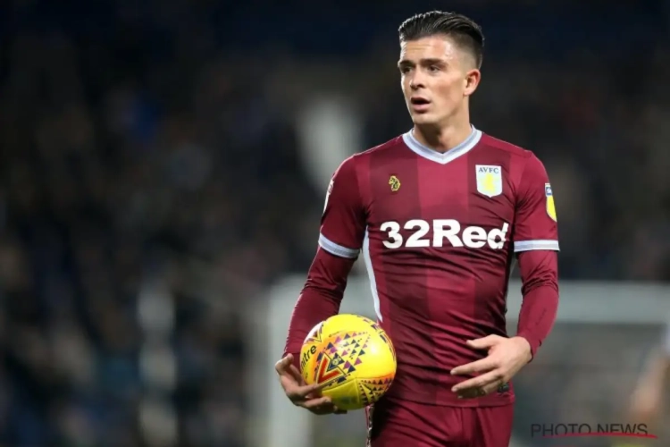 ? Scène folle en Championship : Un joueur d'Aston Villa agressé par un supporter en plein match !