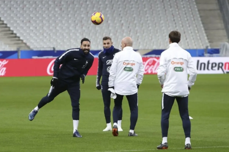 Didier Deschamps déplore l'absence d'un champion du monde : "Malheureusement pour lui, il n'est plus footballeur"