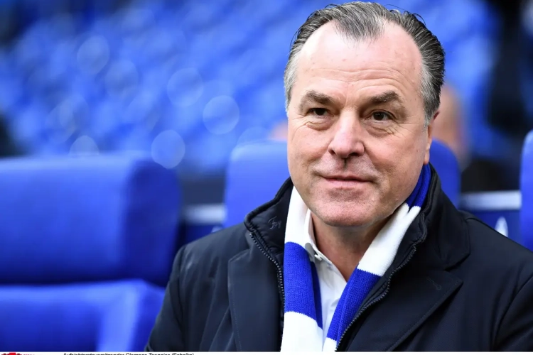 Le président de Schalke poussé vers la sortie après des propos racistes